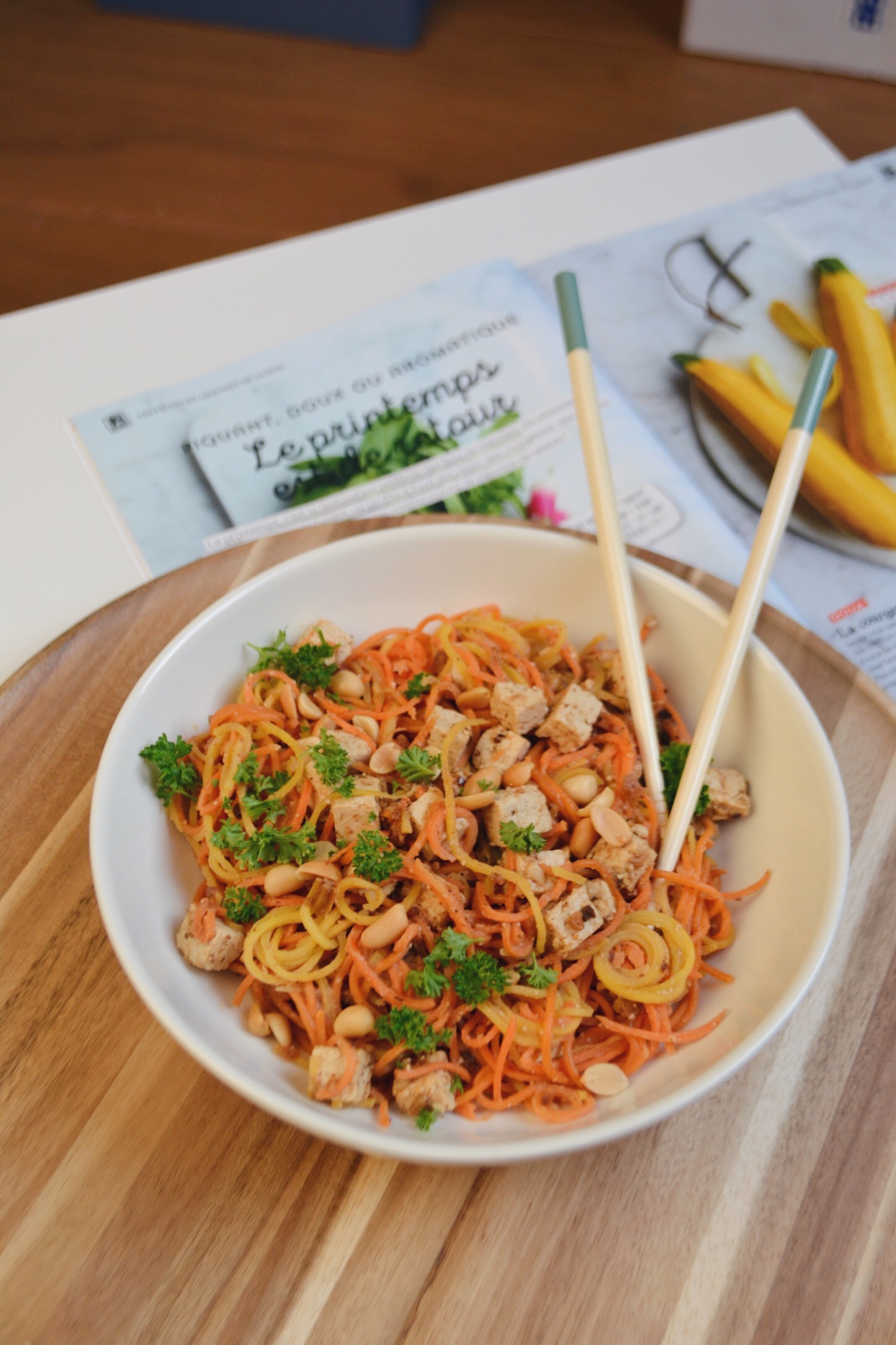 Spaghettis de légumes et sauce aux arachides