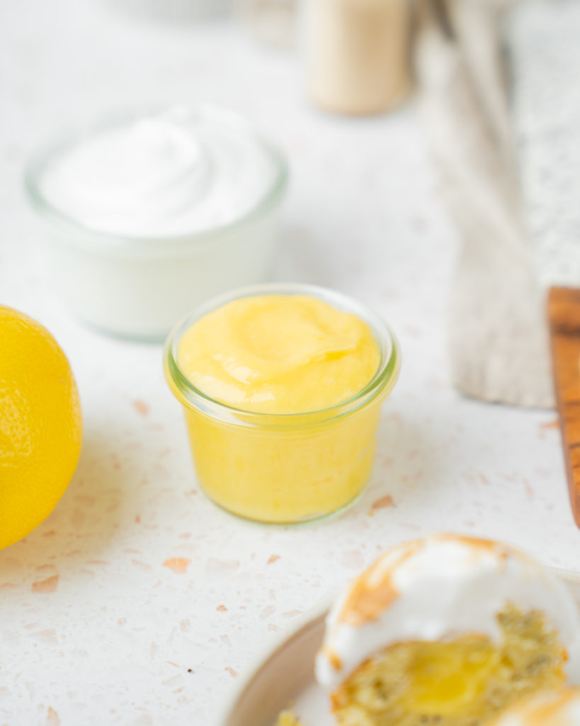 Cake citron pavot, lemon curd et meringue